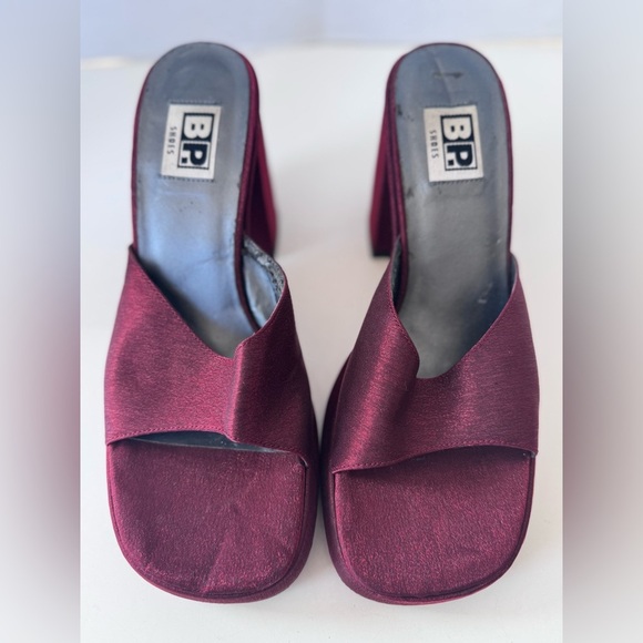 vintage 90s Y2K bp red shiny metallic platform slip on sandals Size 8 * FLAWS - Picture 3 of 13